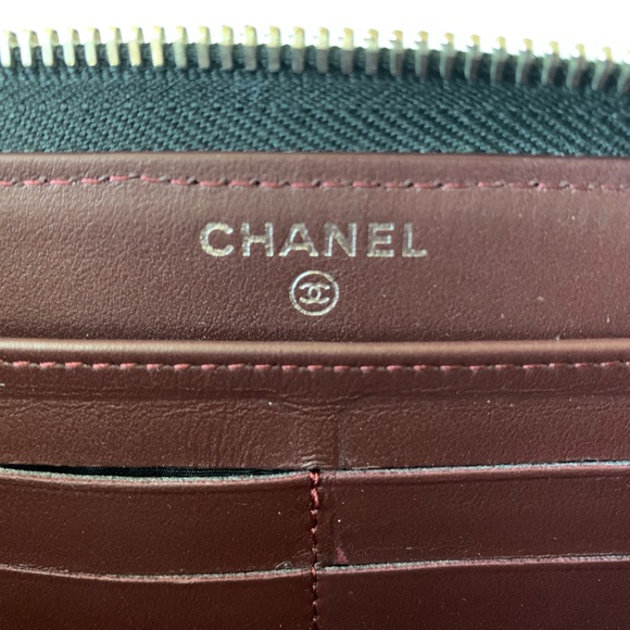 CHANEL long zipped wallet - chevron - Picture 9 of 16
